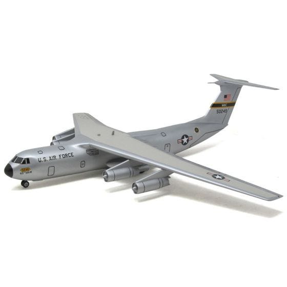 プラモデル完成品C-141スターリフター C-141 Starlifter Model Kit
