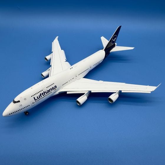 Lufthansa Boeing 747-400 w/Flaps Die-Cast Model