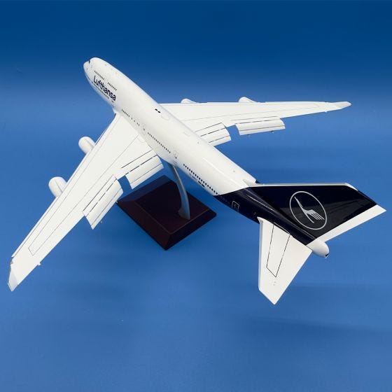 Lufthansa Boeing 747-400 w/Flaps Die-Cast Model