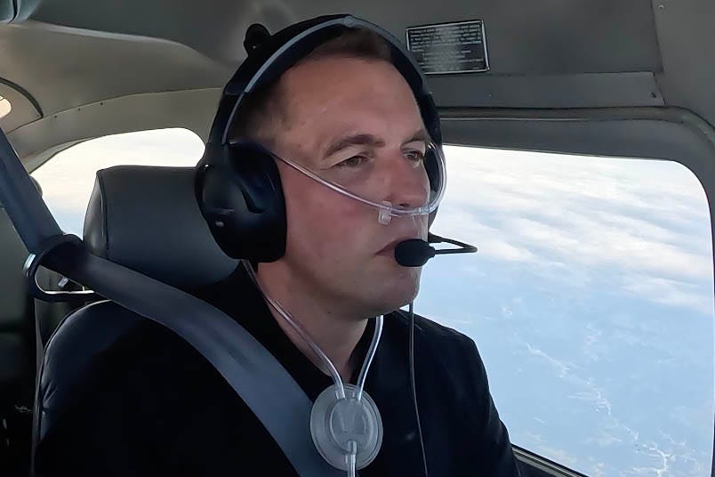 Pilot with cannula