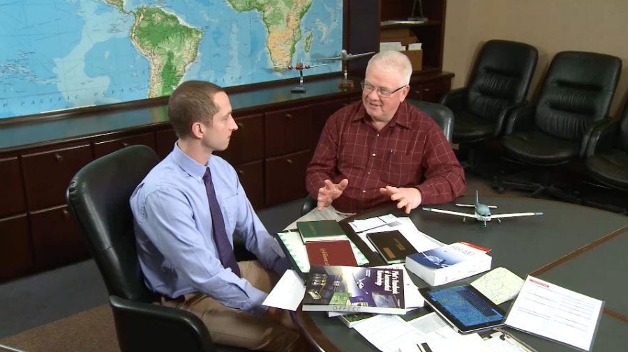 flight-instructor-with-student-ground-lesson