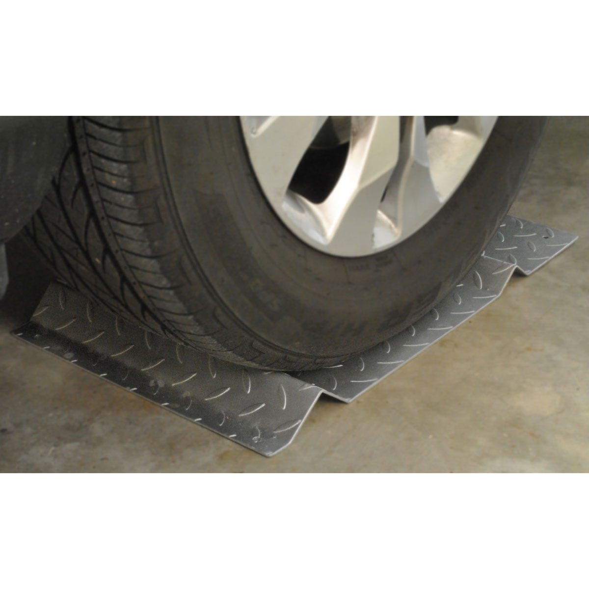 Diamond Plate Parking Mat from Sporty's Tool Shop