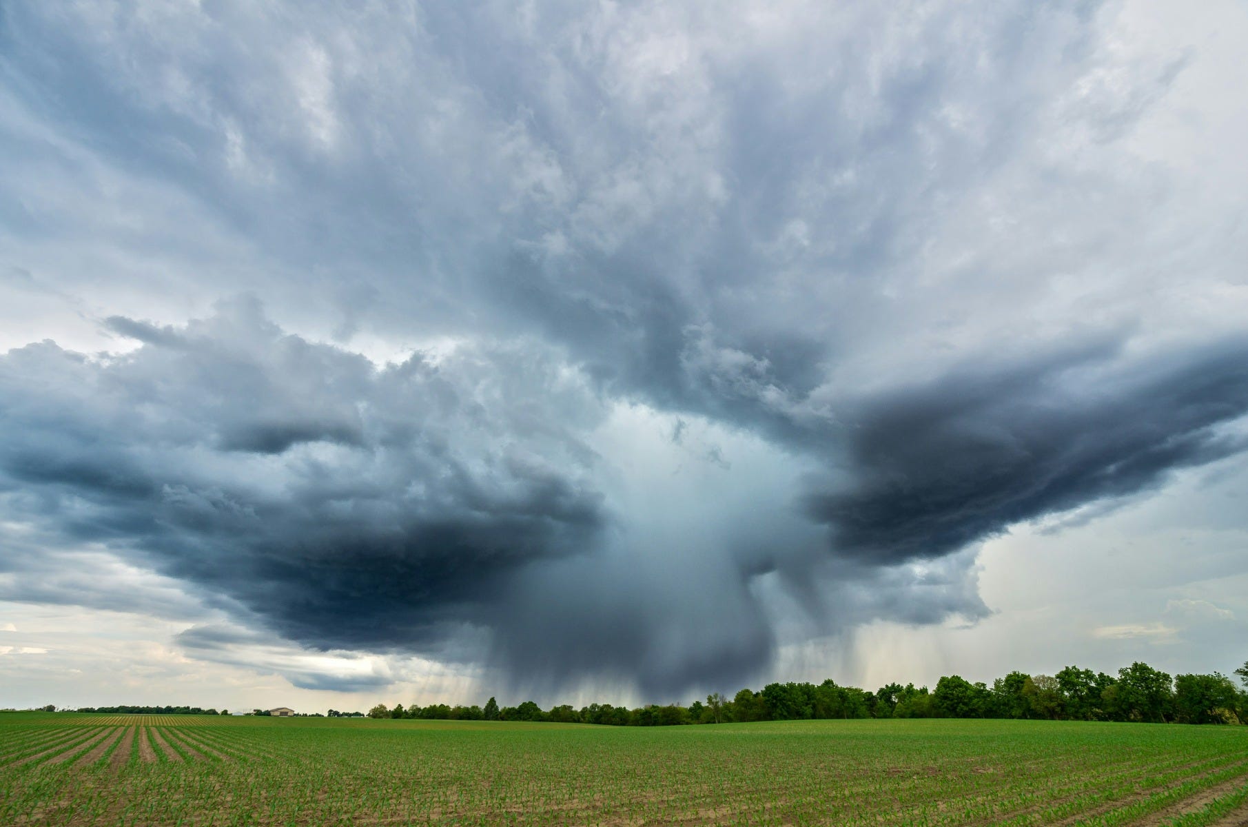 Ask a CFI: What is a microburst and how should pilots respond?